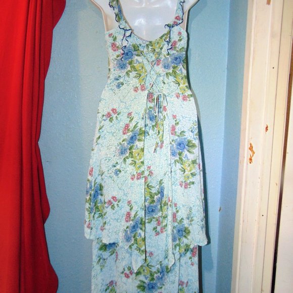 Pretty Layered Summer Dress - Picture 5 of 10